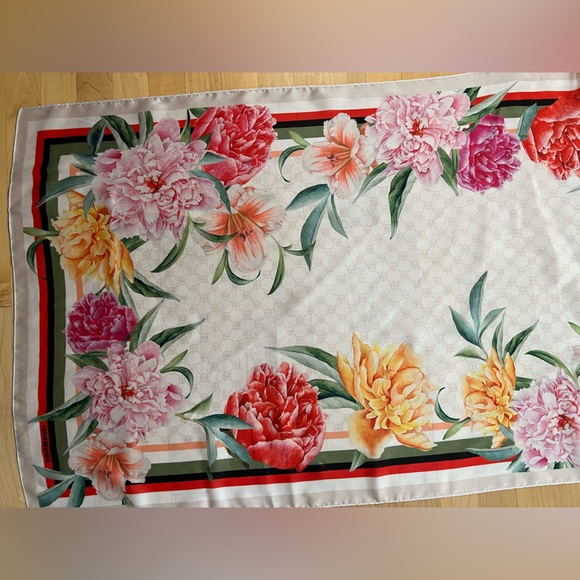 🌸🪷GIANI BERNINI Signature Tropical Hibiscus Floral Print Scarf—Est. 25.5”x 71” - Picture 8 of 16